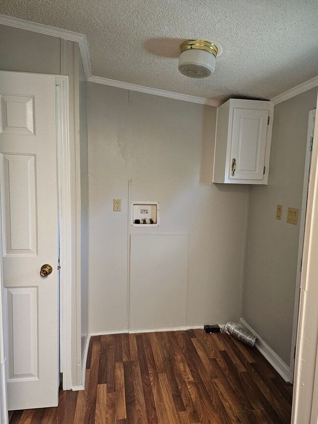 Building Photo - NEW LISTING!!!!!