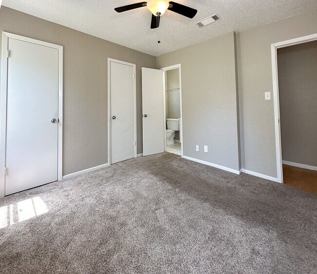Building Photo - Charming 3-Bedroom, 2-Bathroom Home – Avai...