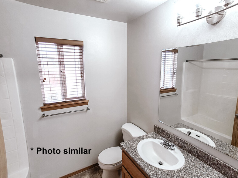Bath #2 - 213 S Dewey Ave