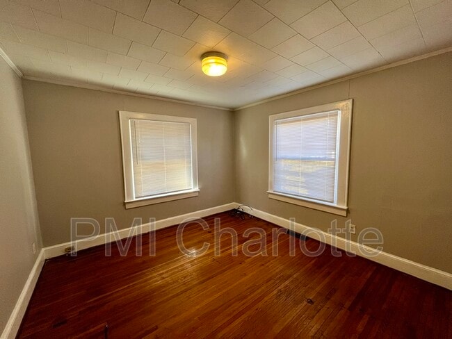 Building Photo - 2722 Eastway Dr