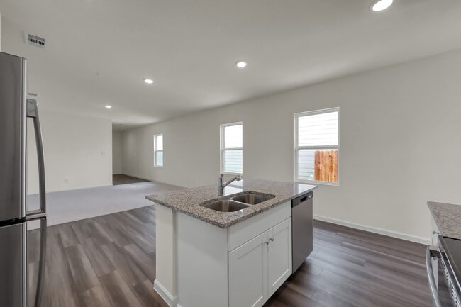 Building Photo - 15009 Ronan Dr