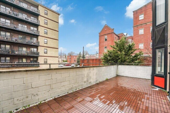 Building Photo - 29 1st St