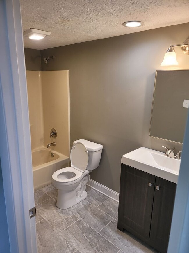 Building Photo - RENOVATED 2 BDRM, 2 BATH UPSTAIRS CONDO.  ...