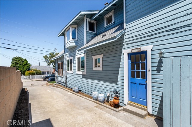 Building Photo - 881 W Upland Ave