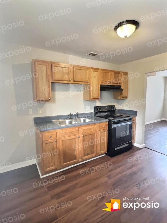 Building Photo - 1910 Center Ave