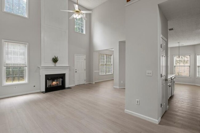 Building Photo - 329 Horsehill St