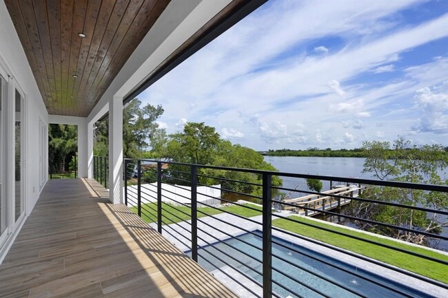 Building Photo - 711 Tropical Dr