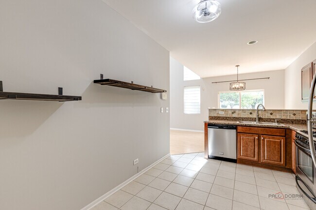 Building Photo - 708 Valley View Ct