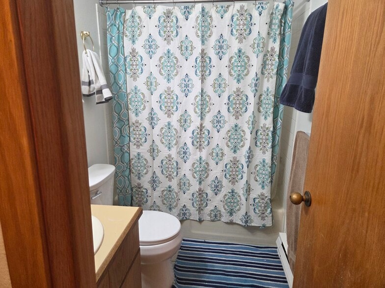 bathroom - 3643 Roundtree Ct