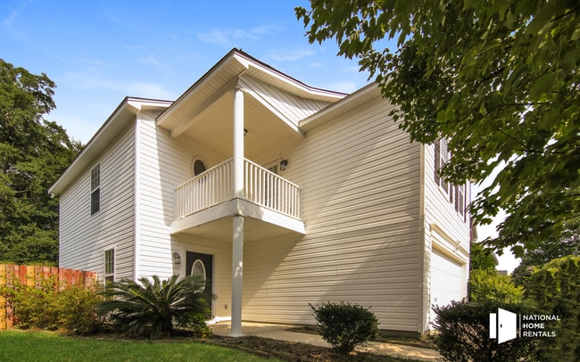 Building Photo - 240 Crimson Oak Dr