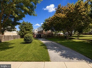 Building Photo - 256 W Beidler Rd
