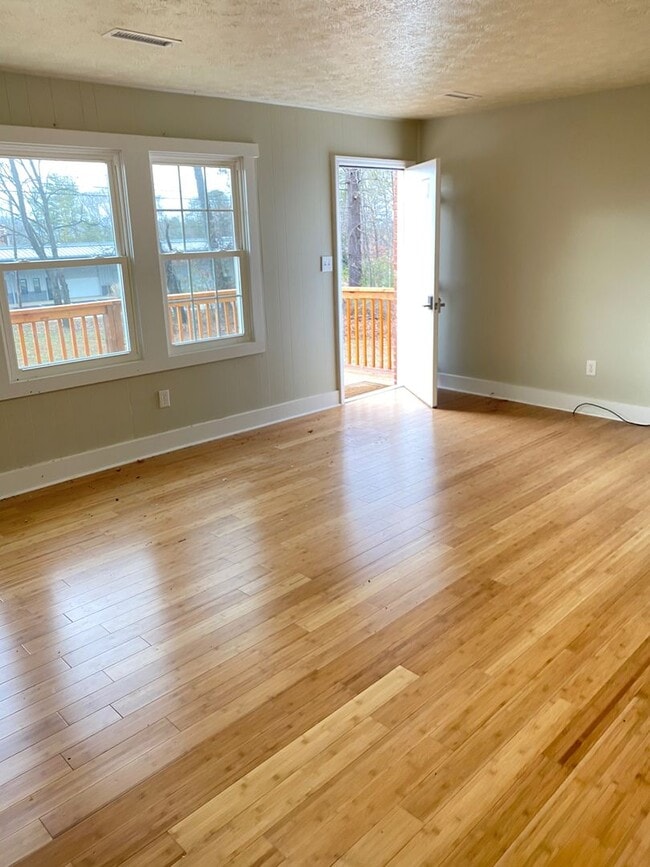 Building Photo - 5 Bedroom, 2.5 Bathroom house, Super convenient location! Arden