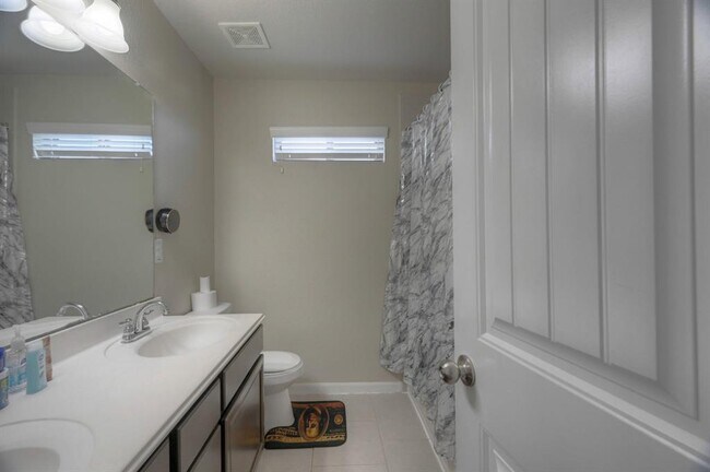 Building Photo - 5555 Casa Martin Dr