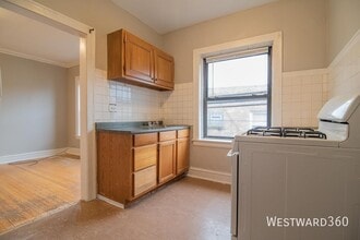 Building Photo - 6509 N Hoyne-2N