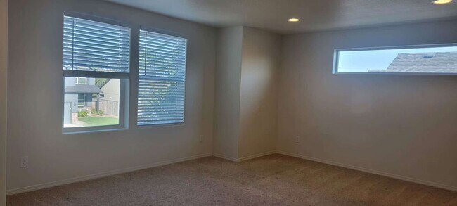 Building Photo - Master Suite and Junior Suite with its own attached bathroom