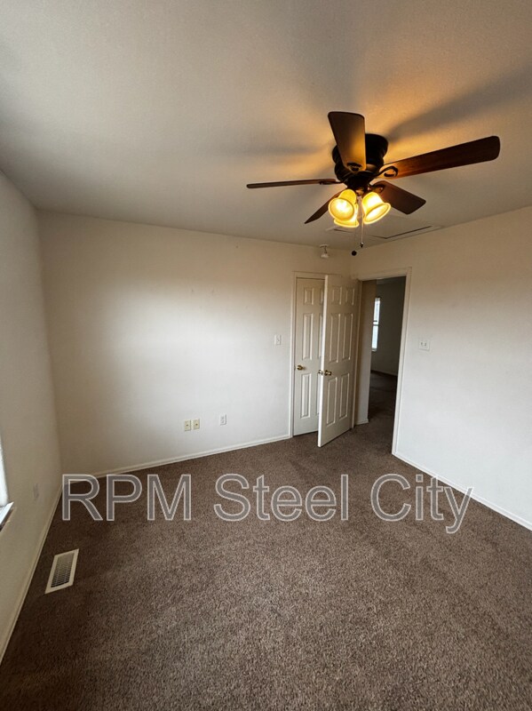 Building Photo - 351-353 W Song Sparrow Dr