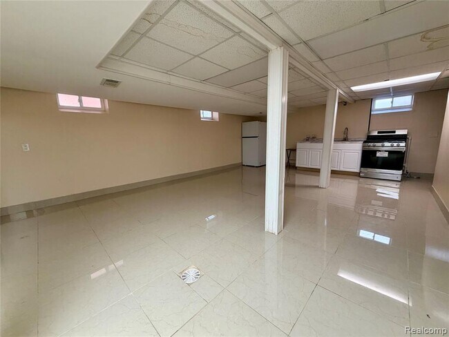 Building Photo - 6120 Middlesex St