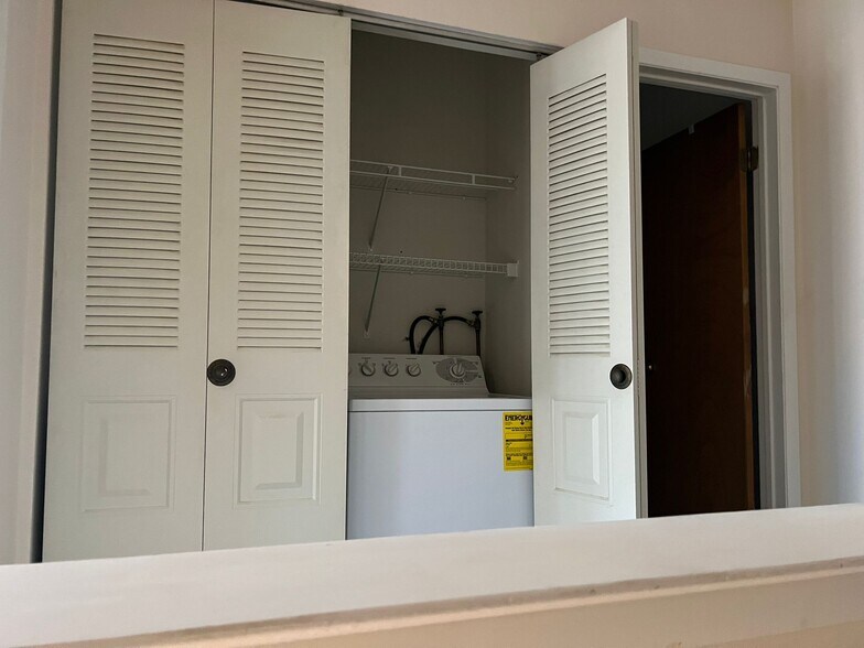 Building Photo - 304 Merrywood Dr
