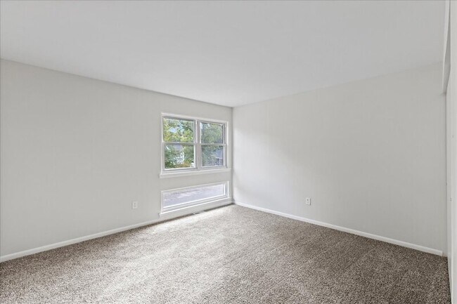 Building Photo - 421 Barton Run Blvd