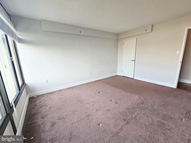 Building Photo - 2001 Hamilton St