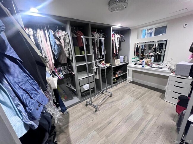 Building Photo - 286 Beachview St