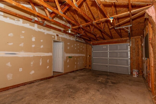 Building Photo - 3 bed/2 bath Single Family Home in Martins...