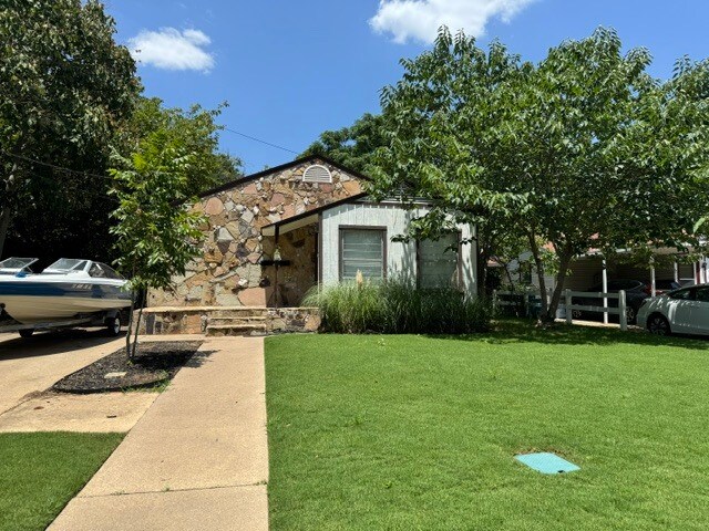 Building Photo - 2104 Houston Pl