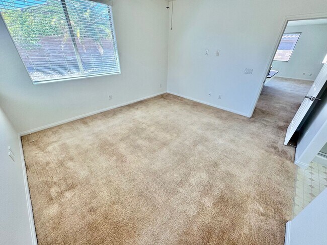 Building Photo - BEAUTIFUL 4 BEDROOM HOME IN GUARD GATED CO...