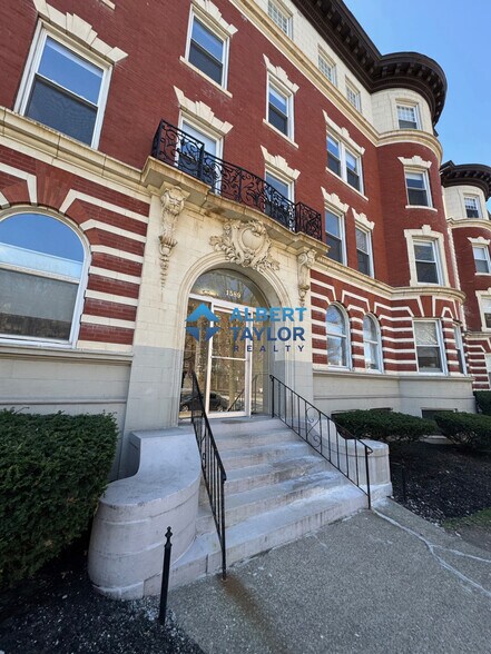Building Photo - 1581 Beacon St