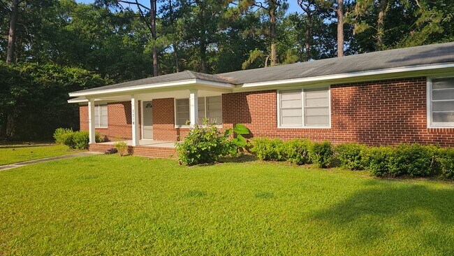 Building Photo - 2214 Jerry Jones Dr
