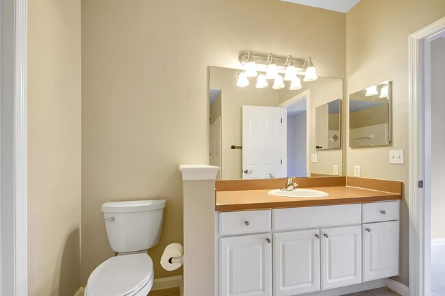 Building Photo - 2030 Alta Meadows Ln