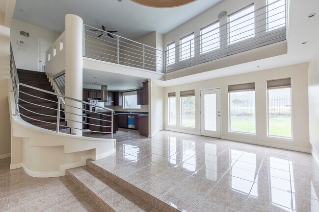 Building Photo - 2314 E 25th St