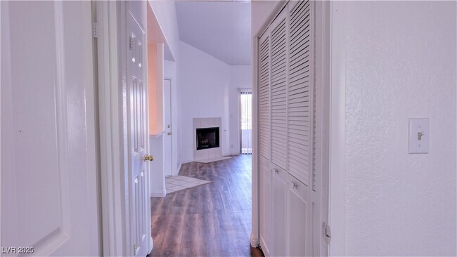 Building Photo - 5066 S Rainbow Blvd
