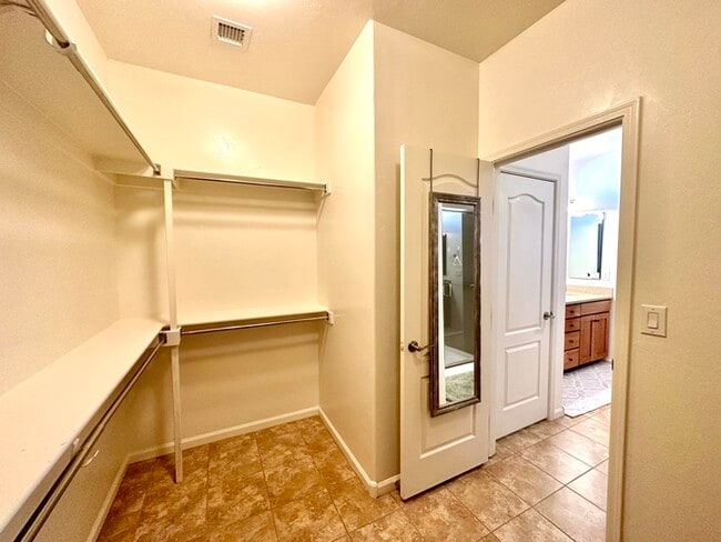 Building Photo - Long Term Fully Furnished 2 Bedroom with D...