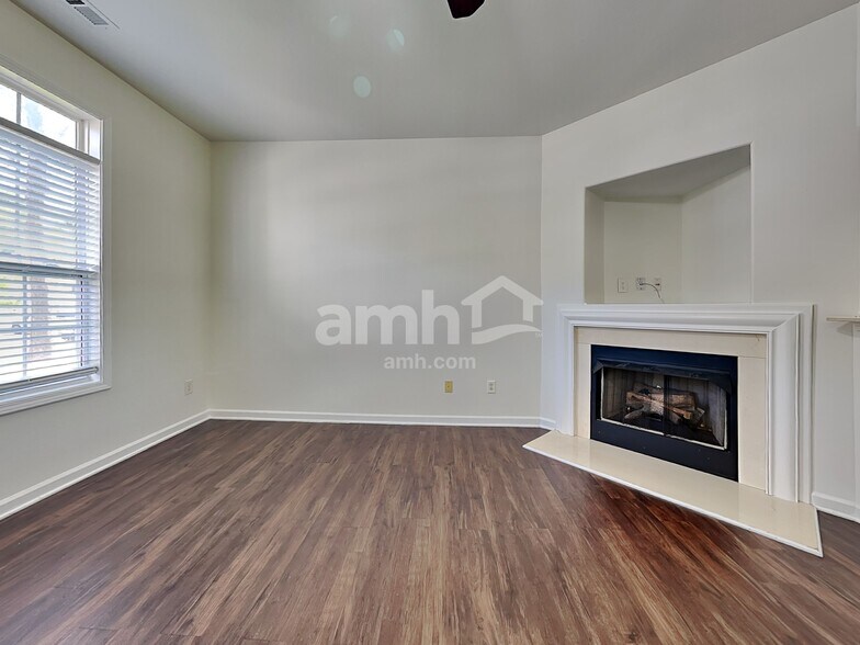 Building Photo - 2604 Oasis Ln