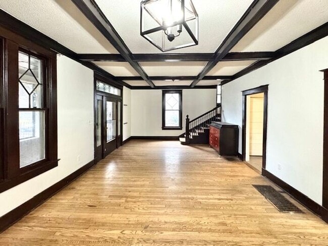 Building Photo - Historic Large Beautiful midtown home near Rhodes College available for Rent!