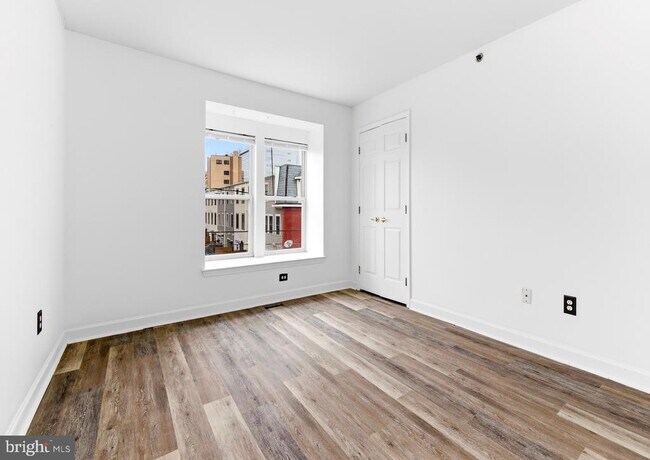 Building Photo - 576 Washington St