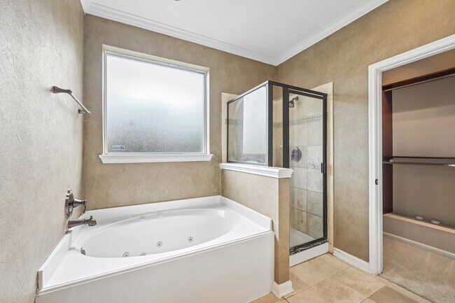 Building Photo - 11303 English Rose Trail