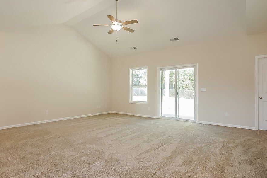 Building Photo - 360 Bainbridge Dr