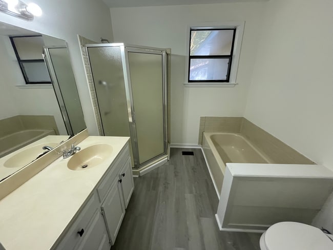 Building Photo - 3147 Shirley Dr