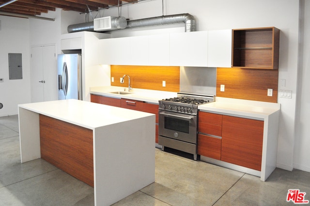 Building Photo - 2135 E 7th Pl