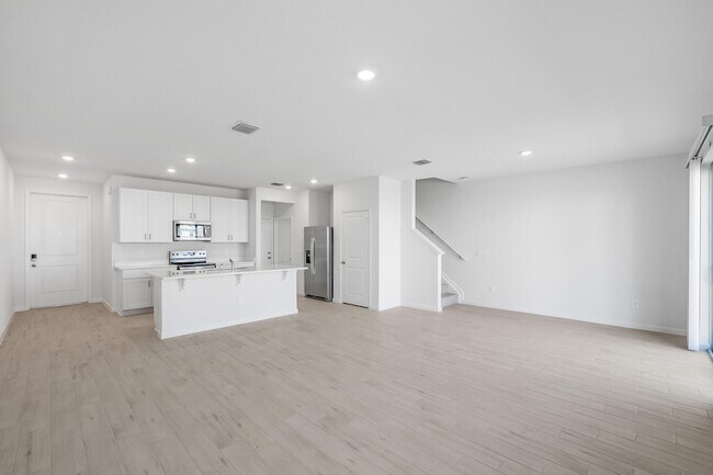 Building Photo - 587 Salisbury Cir