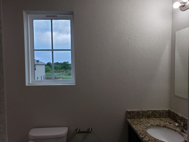 Building Photo - Town home for rent