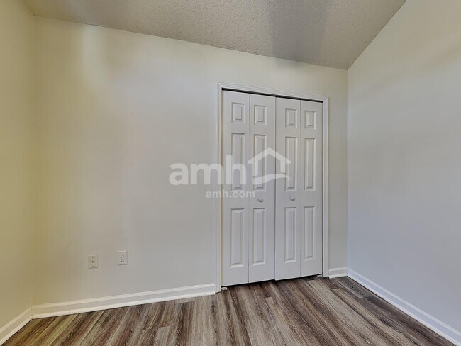 Building Photo - 11 Lake Linden Ct