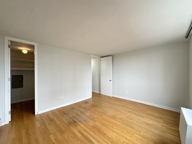 Building Photo - 1442 N Dearborn St