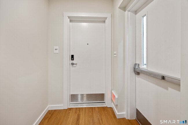 Building Photo - 1355 Main St