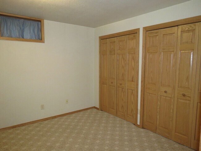 Building Photo - 3 BEDROOM | 2 BATH | SPACIOUS RAPID VALLEY...
