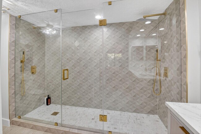 Building Photo - 7455 Glendevon Ln