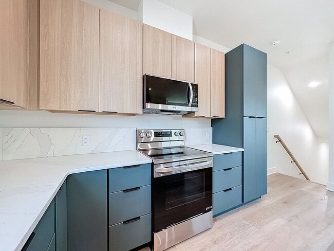 Building Photo - 336 14th St N