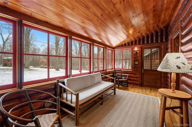 Building Photo - 6 Alpine Rd